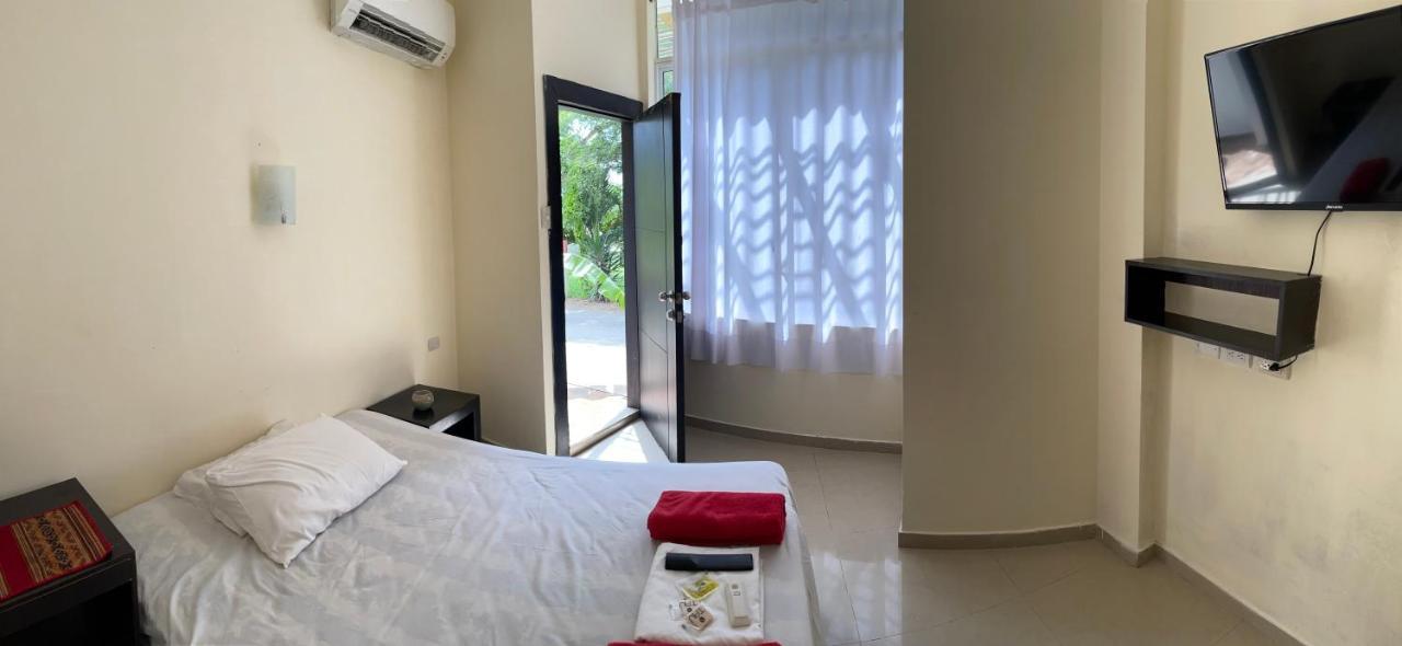 Kiwi Suites Hostel Montanita Exterior photo